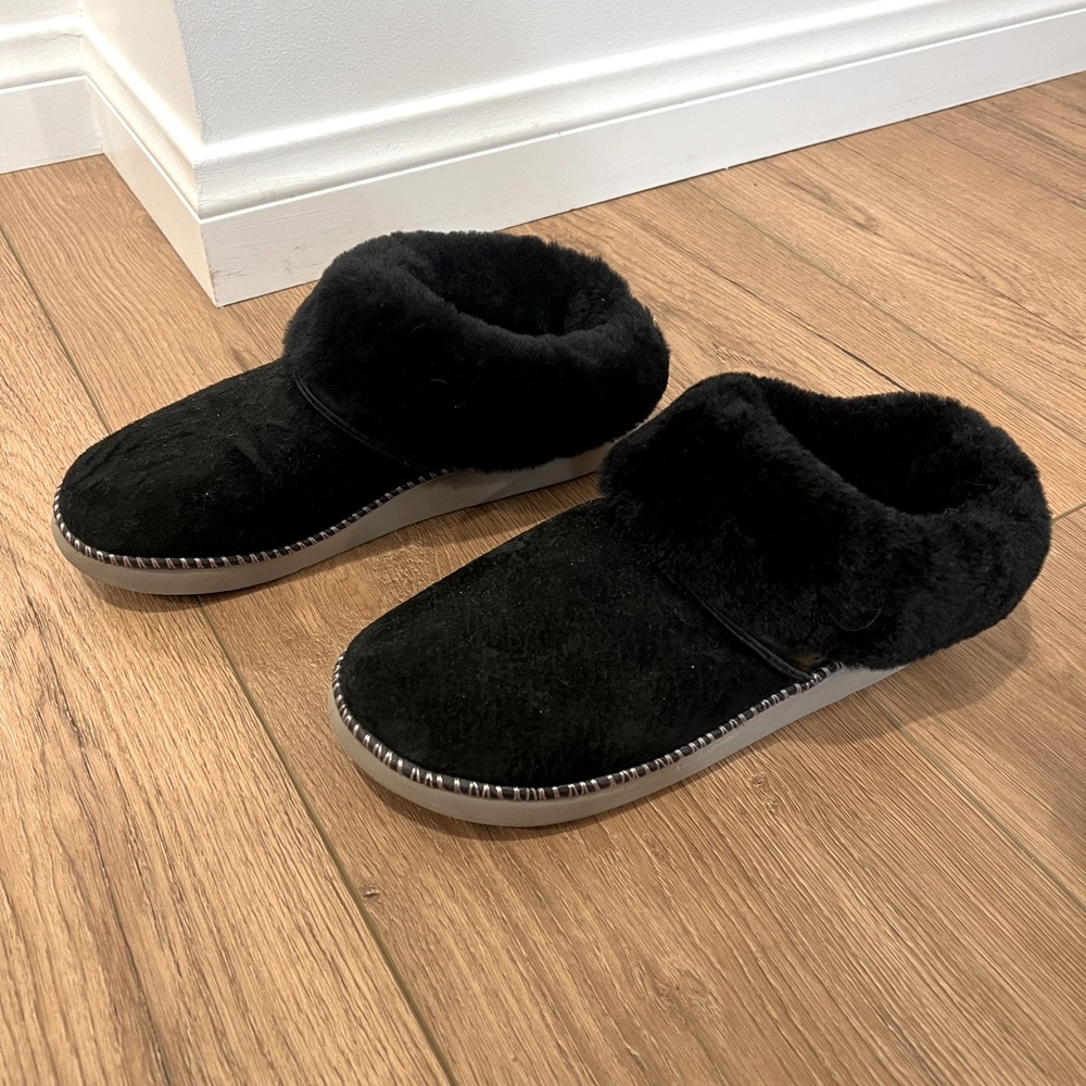 Like New - Olukai Ku'i Slippers Women's 10 - Black